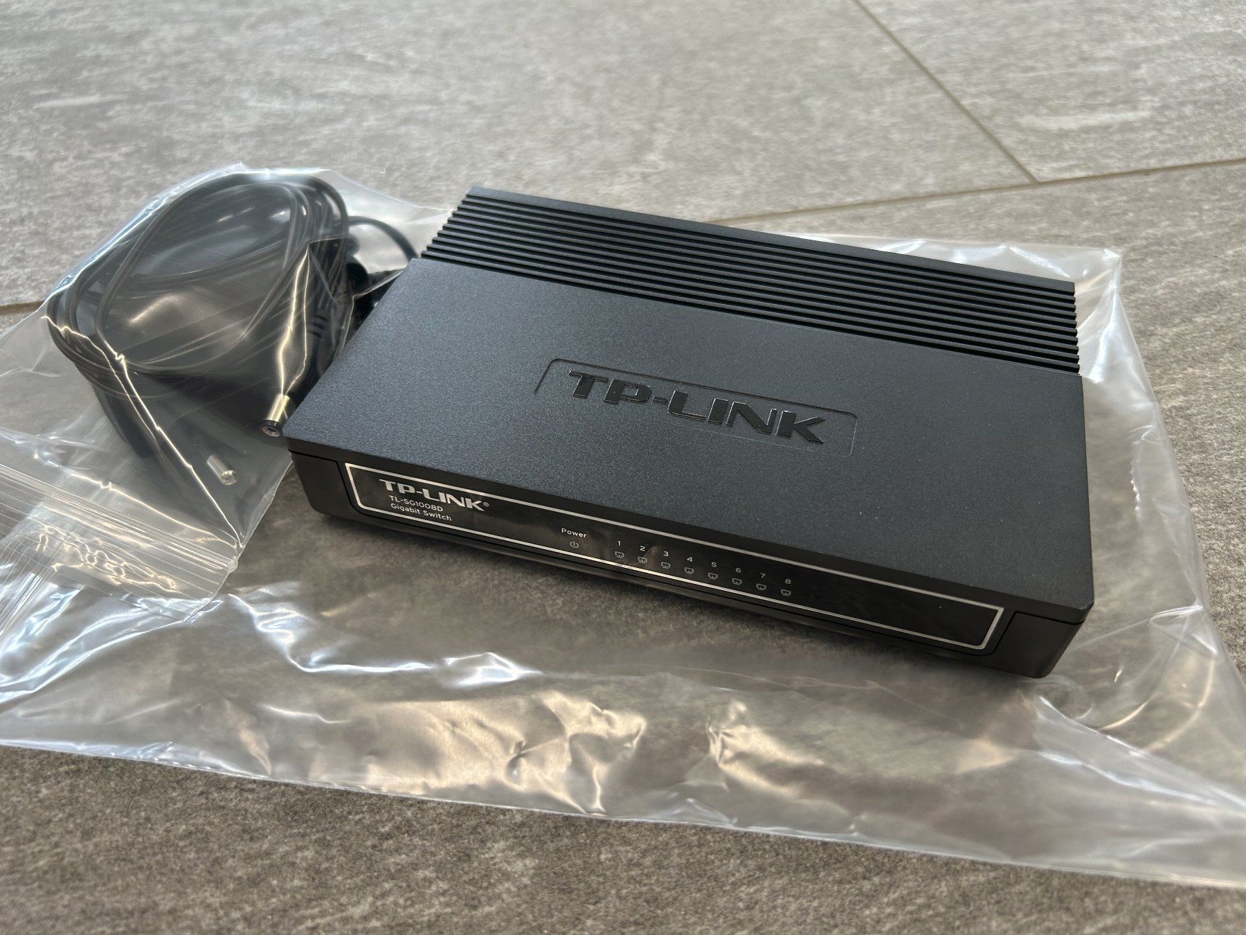TP-Link Hubs & Switches: TP-Link 8 Port Gigabit Desktop Switch Ethernet TL-SG1008D – Gebraucht aus Wetzikon ZH von BackToRetro 1