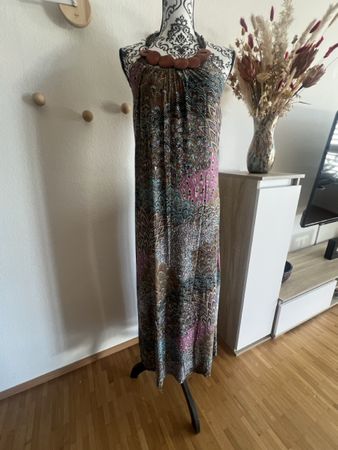 Maxikleid bunt mit Holzperlen Applikation