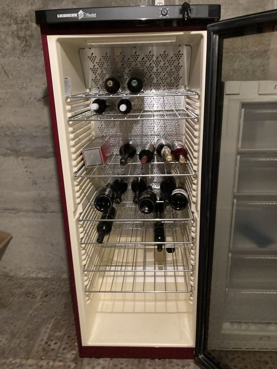 Frigoriferi: LIEBHERR Vinothek Weinkühlschrank 401 Liter – Usato da Gränichen venduto da SabineZ01 3