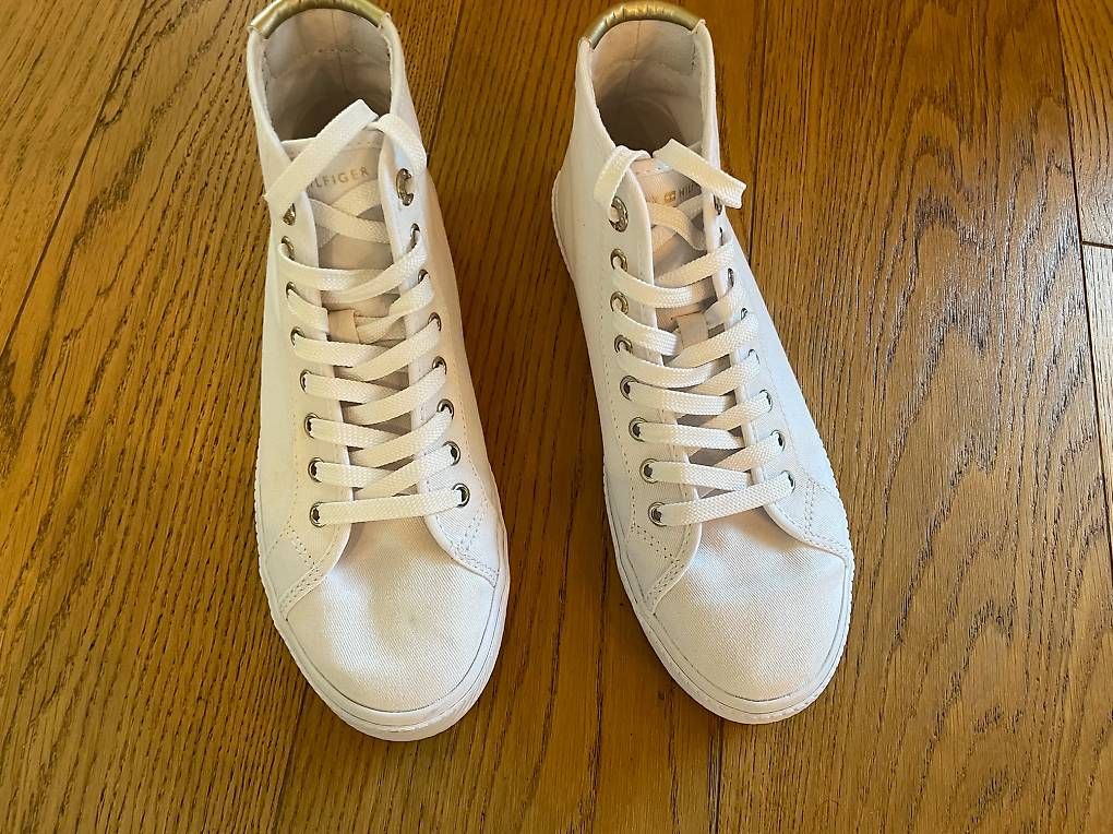 Tommy Hilfiger Scarpe da donna: Weisse Turnschuhe T. Hilfiger – Usato da Küssnacht am Rigi venduto da Ginger027 2