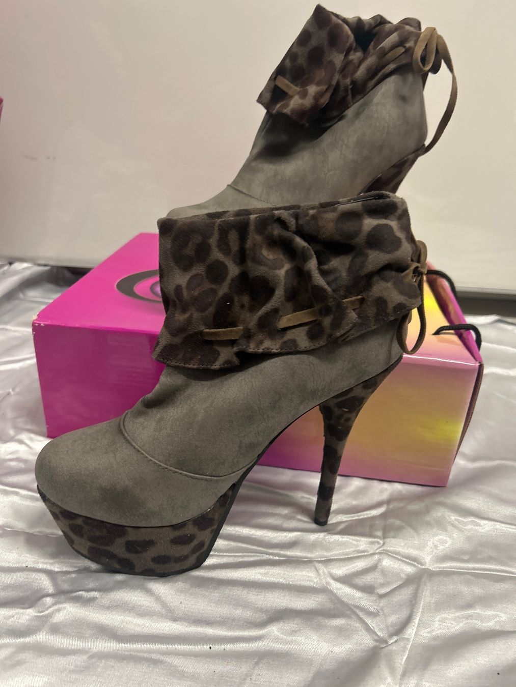 Scarpe da donna: Plateau Stiefelette Gr 36 Neu – Nuovo e nell'imballaggio originale da Regensdorf venduto da Spyke55