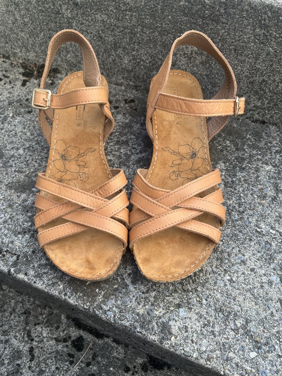 Chaussures femmes: Sandale Leder Gr40 Neuwertig – Neuf (Voir description) à Uster par Corina0111114