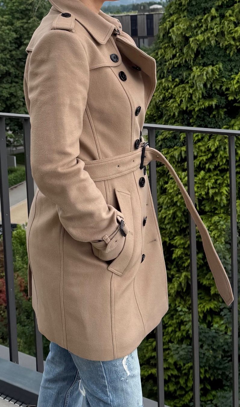 Burberry Cappotti: Burberry Damen Trenchcoat 36 Neu – Nuovo (secondo la descrizione) da Küssnacht am Rigi venduto da TheMarket55 3