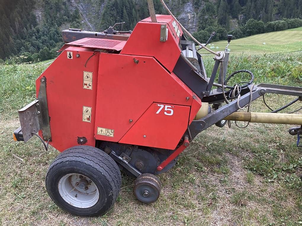 Alle Maschinen: Kleinrundballenpresse mit Wickler – Gebraucht aus Vrin von trut 2