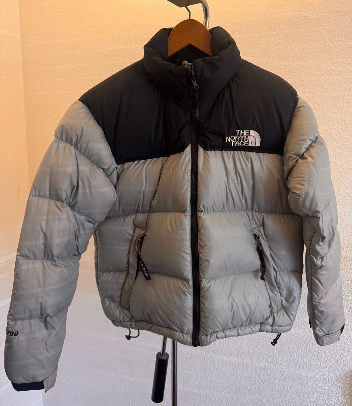 North Face Jacken: The North Face Black & Silver Down Jacket – Gebraucht aus Canobbio von kk_dee