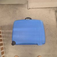 Valigia trolley rigida blu, ideale per le vacanze!