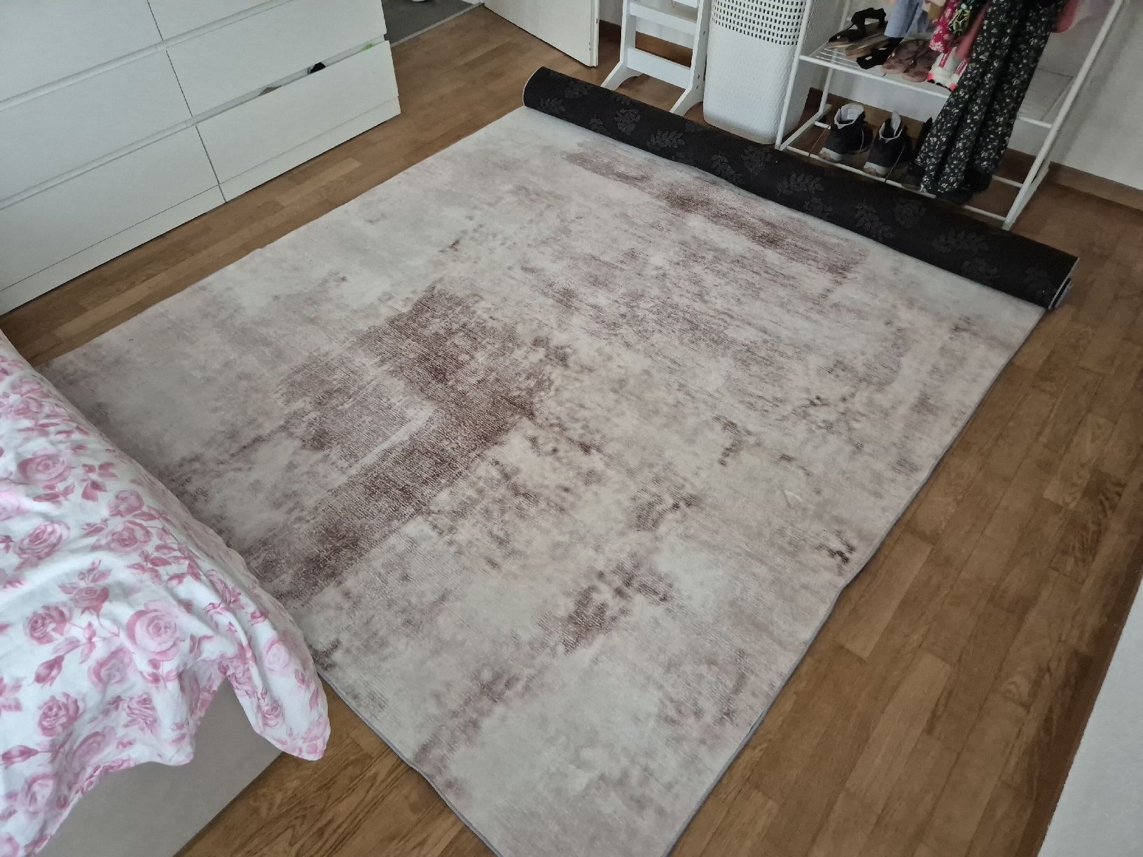Tappeti: Tapis de chambre gris beige 2m par 3m – Usato da Bern venduto da hln_yn
