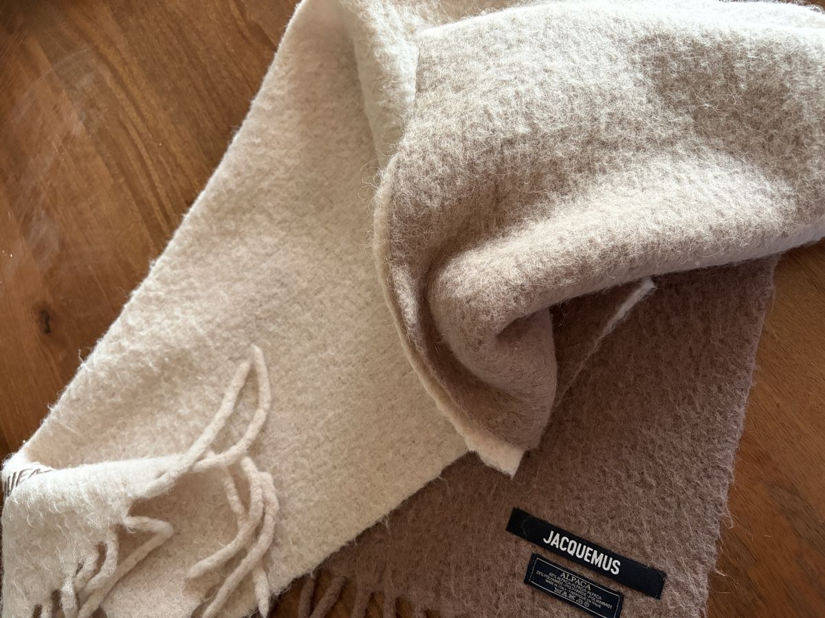Jacquemus Foulard & Sciarpe: Schal Jacquemus beige Alpaca Wolle – Nuovo (secondo la descrizione) da Wädenswil venduto da sinuuro 1