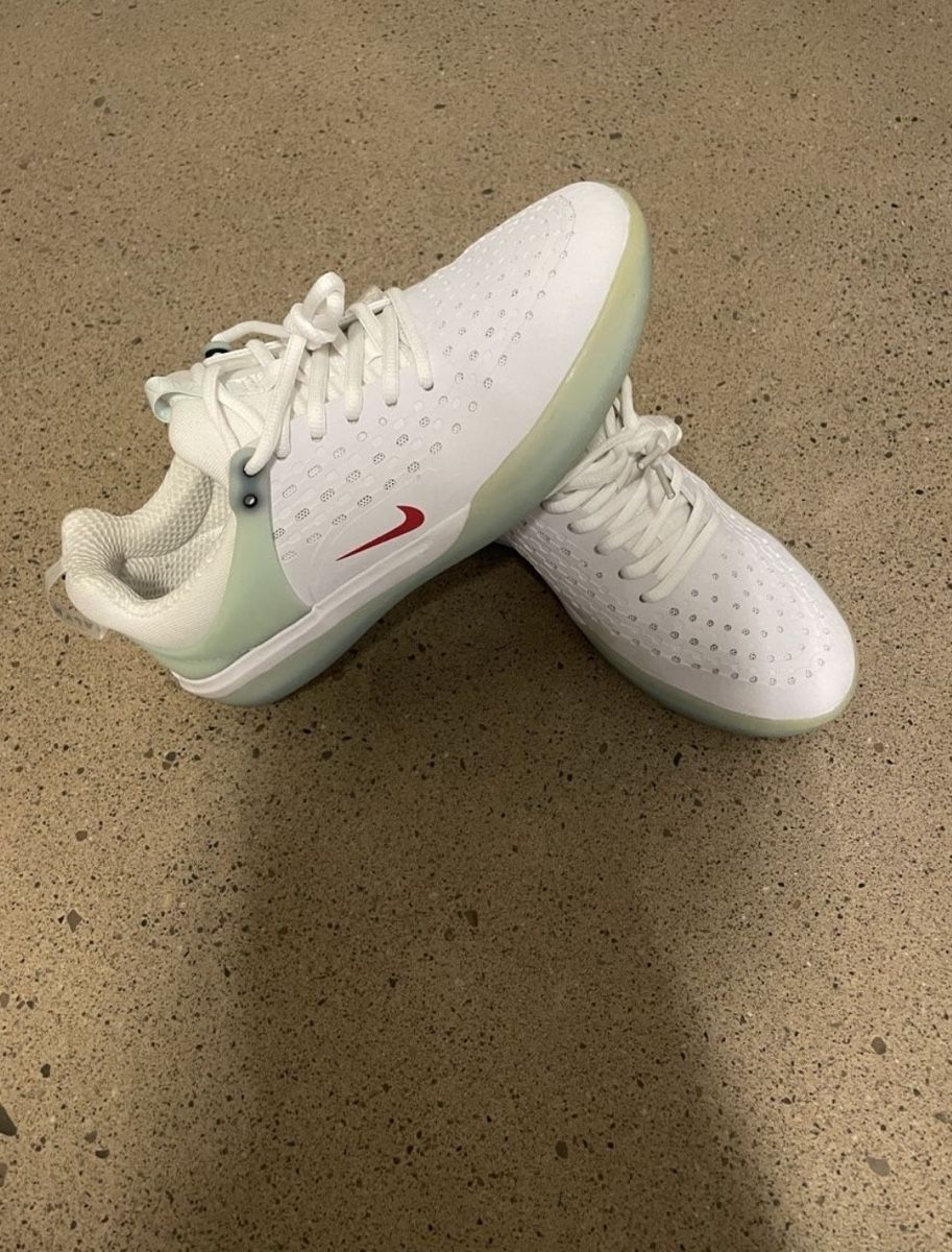 Chaussures hommes: Nike Schuhe Grösse 40 – D'occasion à Zürich par janine_stalder