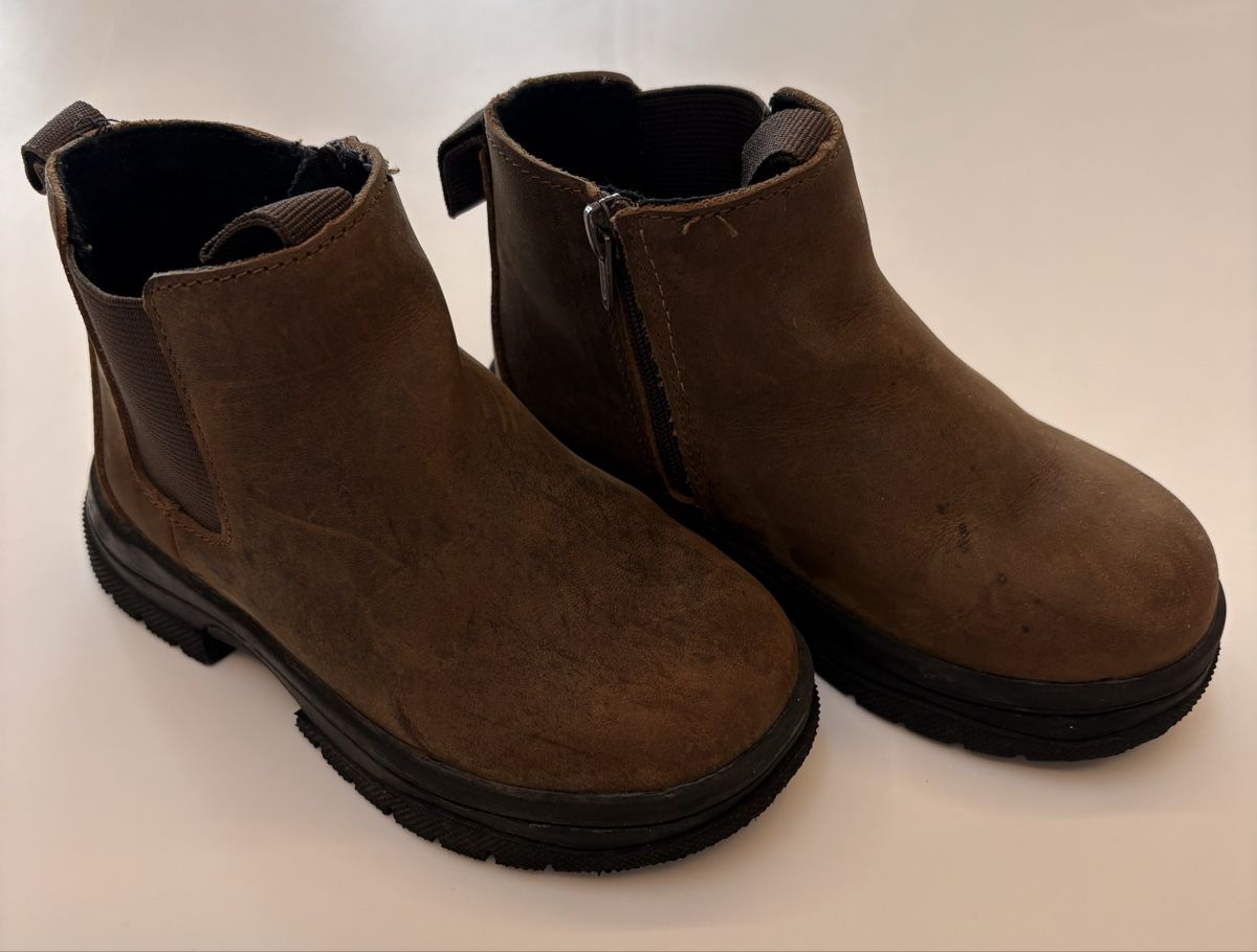 Zara Scarpe per ragazzi: Braune Kinder Boots, Grösse 24 – Usato da Silvaplana venduto da nad_9l9w 1
