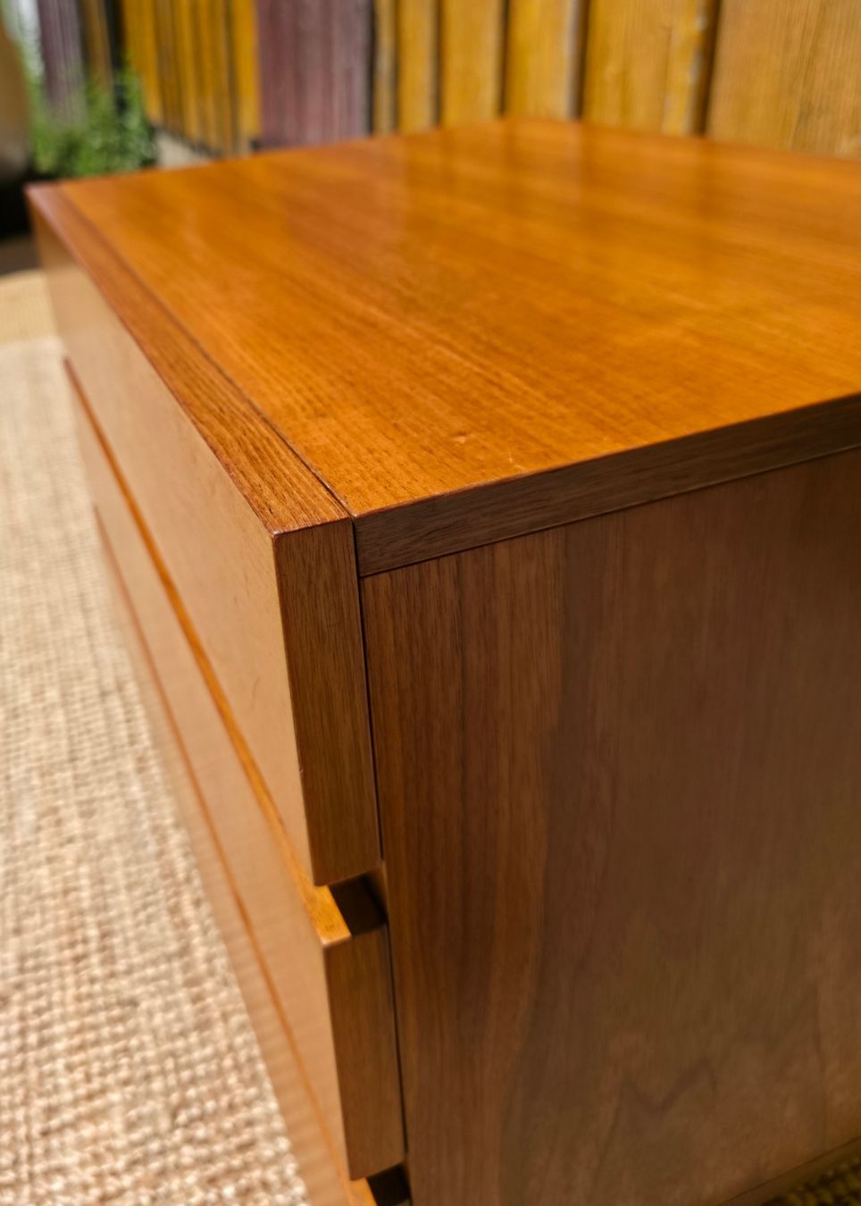 Cassettiere: Mid Century  Minimalist Sideboard Nussbaum – Usato da Haslen AI venduto da Vintagelix 3