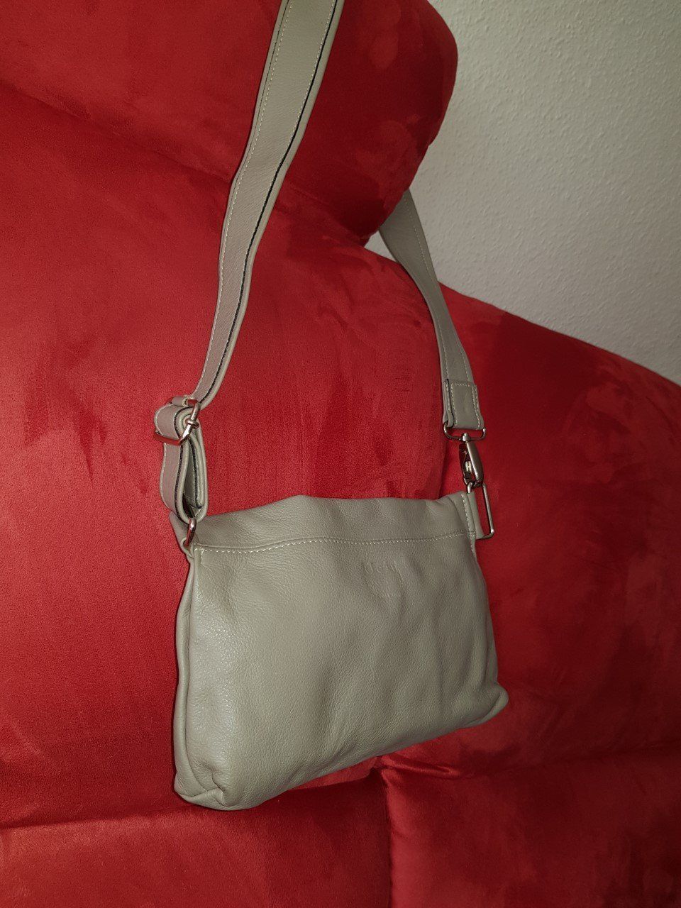 Borse da donna: Klein Basel Leder Handtasche/Umhängetasche – Usato da Basel venduto da chien008 3