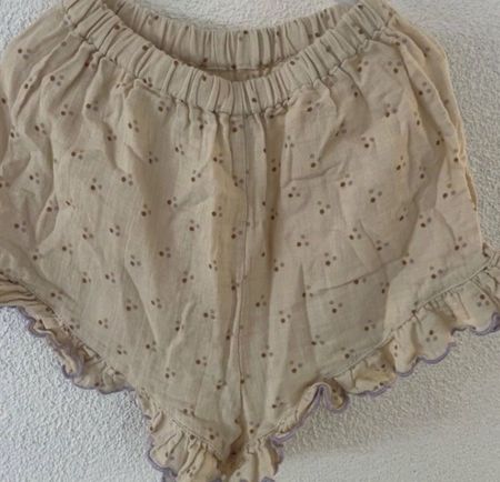 liilu Shorts mit Pünktchenmuster Grösse 128 neuwertig