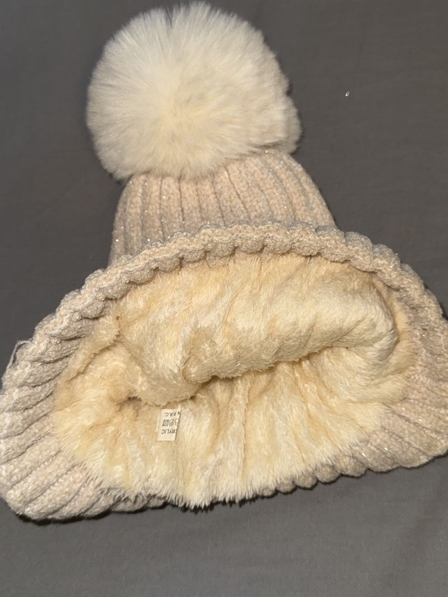 Sonstige Damenmode: BEIGE STRICKMÜTZE MIT BOMMEL – Neu (gemäss Beschreibung) aus Schlieren von kle_dis 1