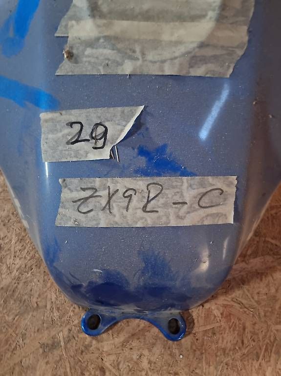 Sonstiges Fahrzeugzubehör: Tank ZX9 R-C.   29 – Gebraucht aus Aedermannsdorf von Automarkt