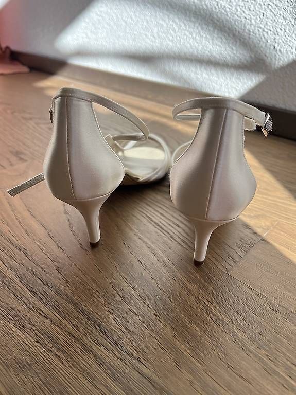 Scarpe da donna: Hochzeitsschuhe Riemedsandalette – Usato da Unterengstringen venduto da baj_2zfq 4