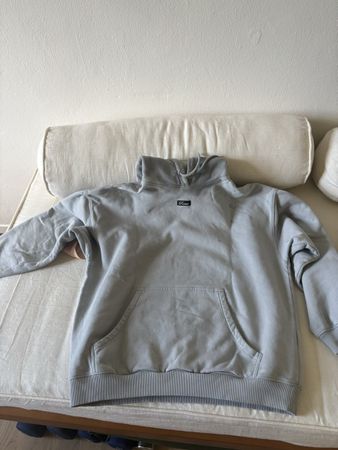 Schöner, taubenblauer Hoodie von Rotate — Grösse M