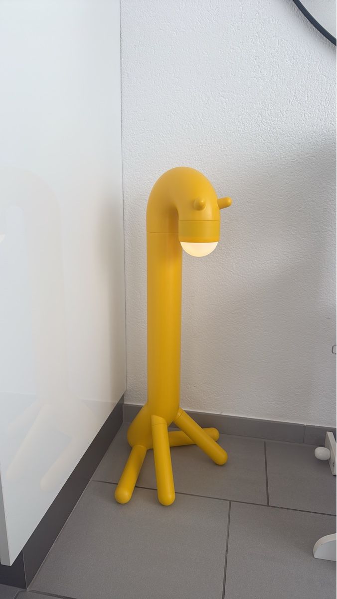 Ikea Lampade: Gelbe Stehlampe Giraffe, IKEA GREJSIMOJS – Usato da Bremgarten AG venduto da baby-yoda