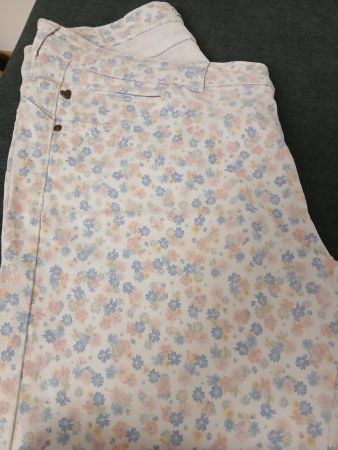 Sommerliche Damen Stoffhose Blumenmuster Gr. 40🌼🌼