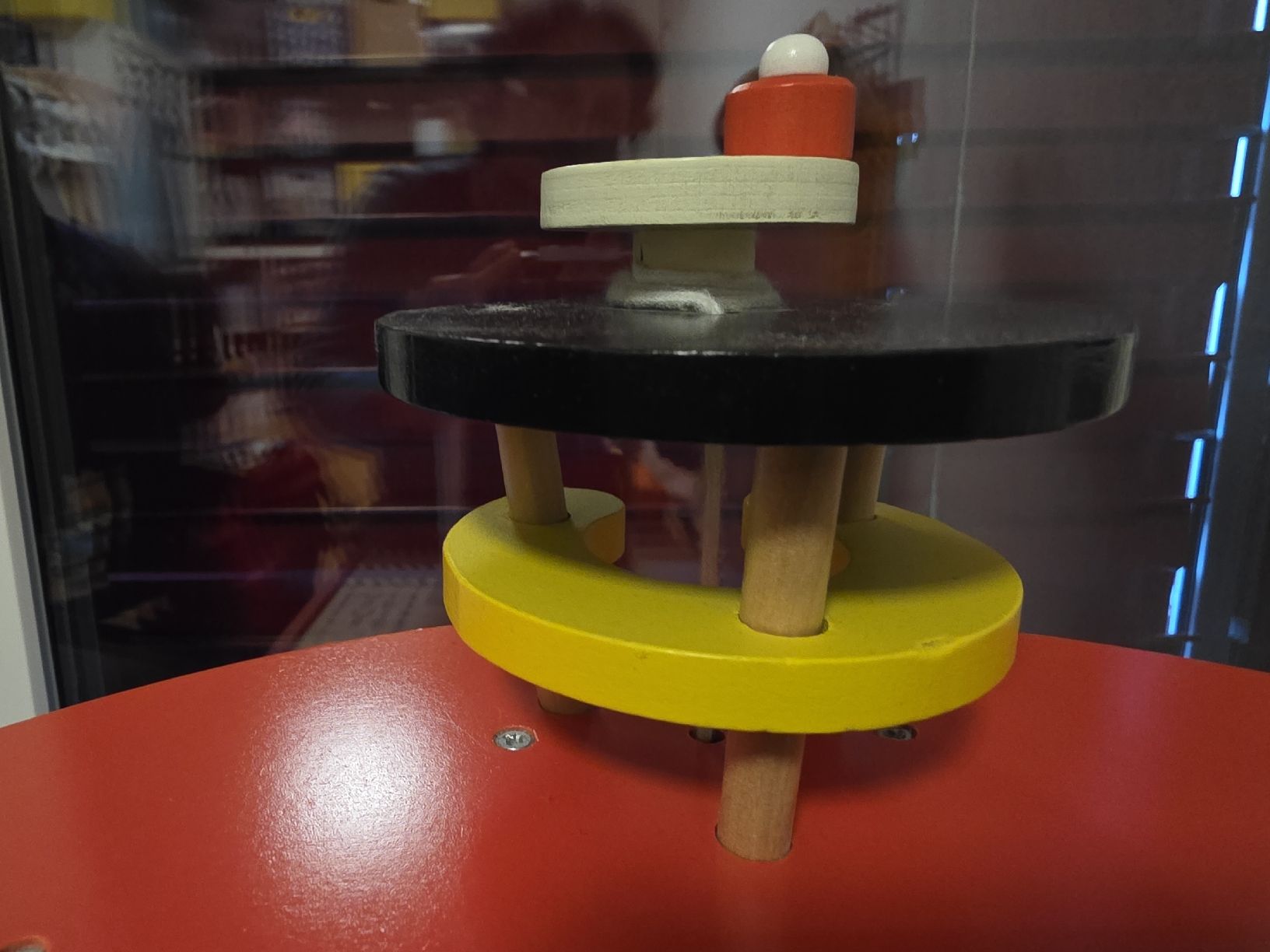 Spielzeuge: Flughafen aus Holz – Gebraucht aus Pfäffikon SZ von vmod 6