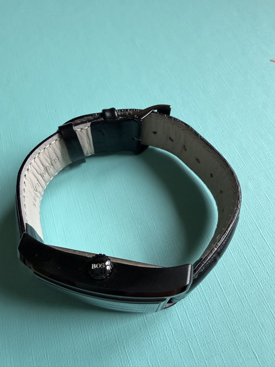 Hugo Boss Orologi: Hugo Boss Men's Watch - Rectangular, Black Leather Strap – Usato da Marin-Epagnier venduto da Bill_Watch 2