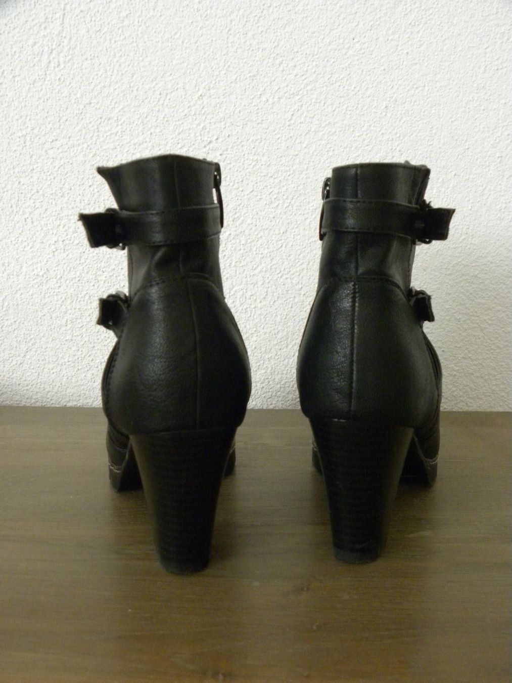 Chaussures femmes: Stiefeletten schwarz Gr. 38 – D'occasion à WALTERSWIL SO par thb_ybm8 3