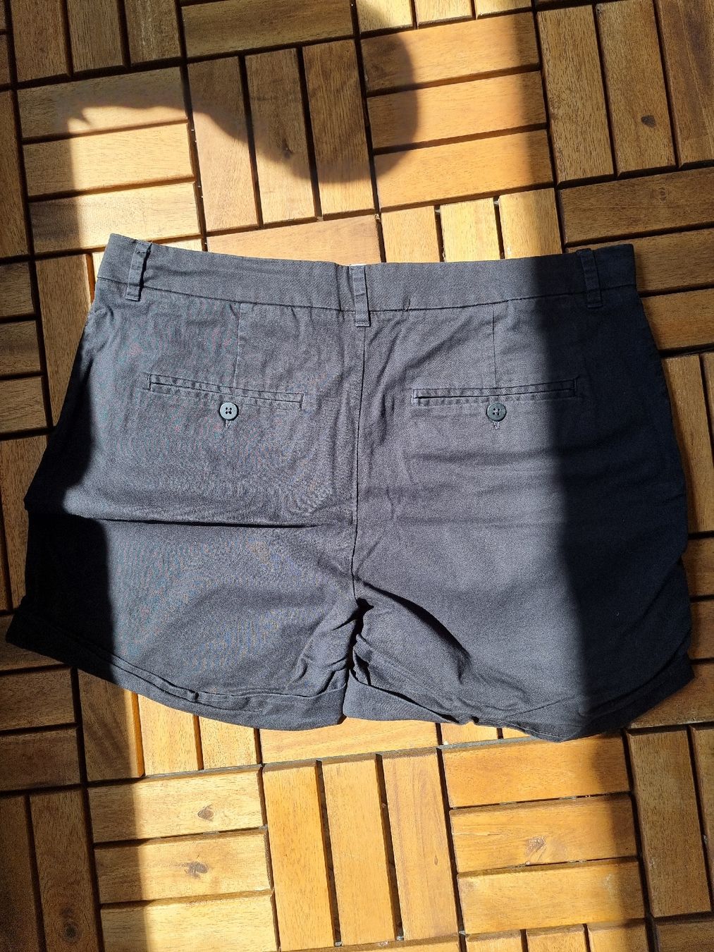 H&M Pantaloni: Shorts von H&M in Grösse 42 – Usato da Balzers venduto da Homeandgarden 1