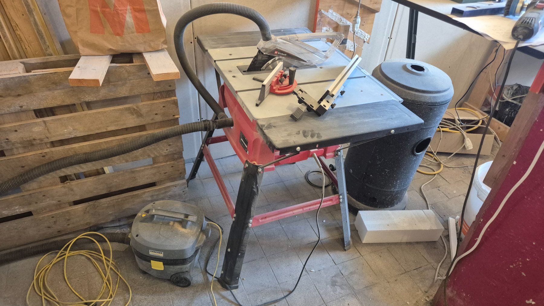 Einhell Sägen: Tischkreissäge Einhell mit Untersatz + Staubsauger gebraucht – Gebraucht aus Ballwil von rattenschneke