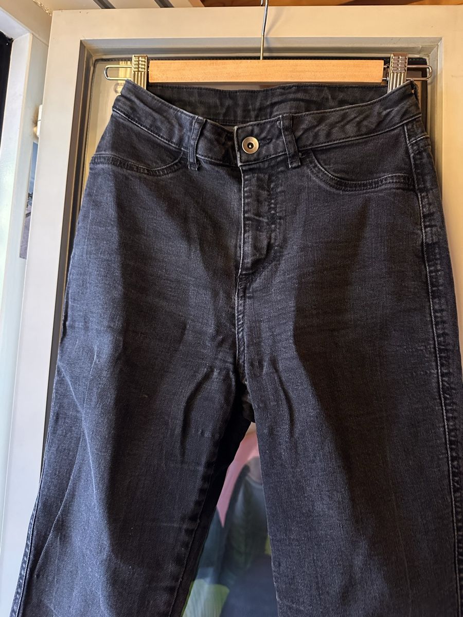 Calzedonia Jeans: Schwarze Jeans mit ausgefransten Beinen – Usato da Zürich venduto da BettinaMarie2308 3