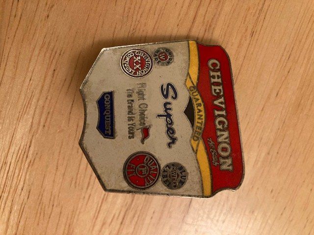 Placchette & Badge: Vintage Chevignon Pin – Usato da Affoltern am Albis venduto da rollotomasi