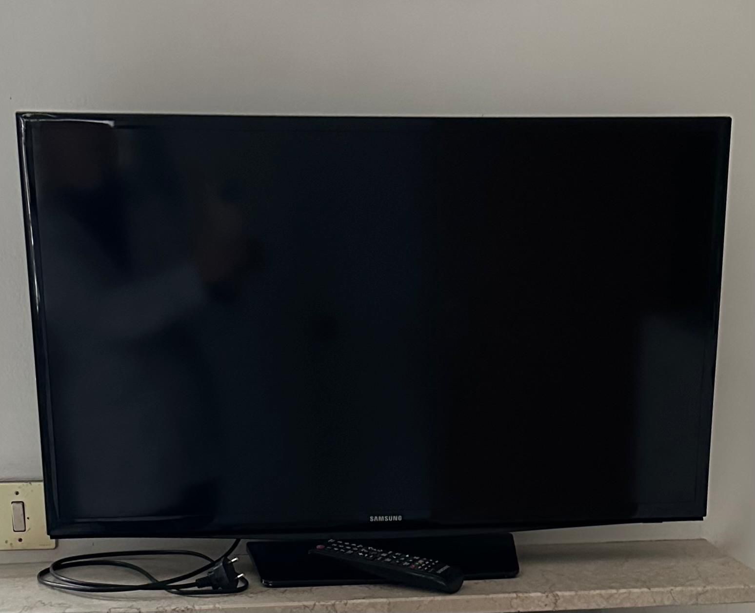 Samsung Televisori: Televisore Samsung LED 32 pollici - Ottimo Affare! – Usato da Versoix venduto da Russo35