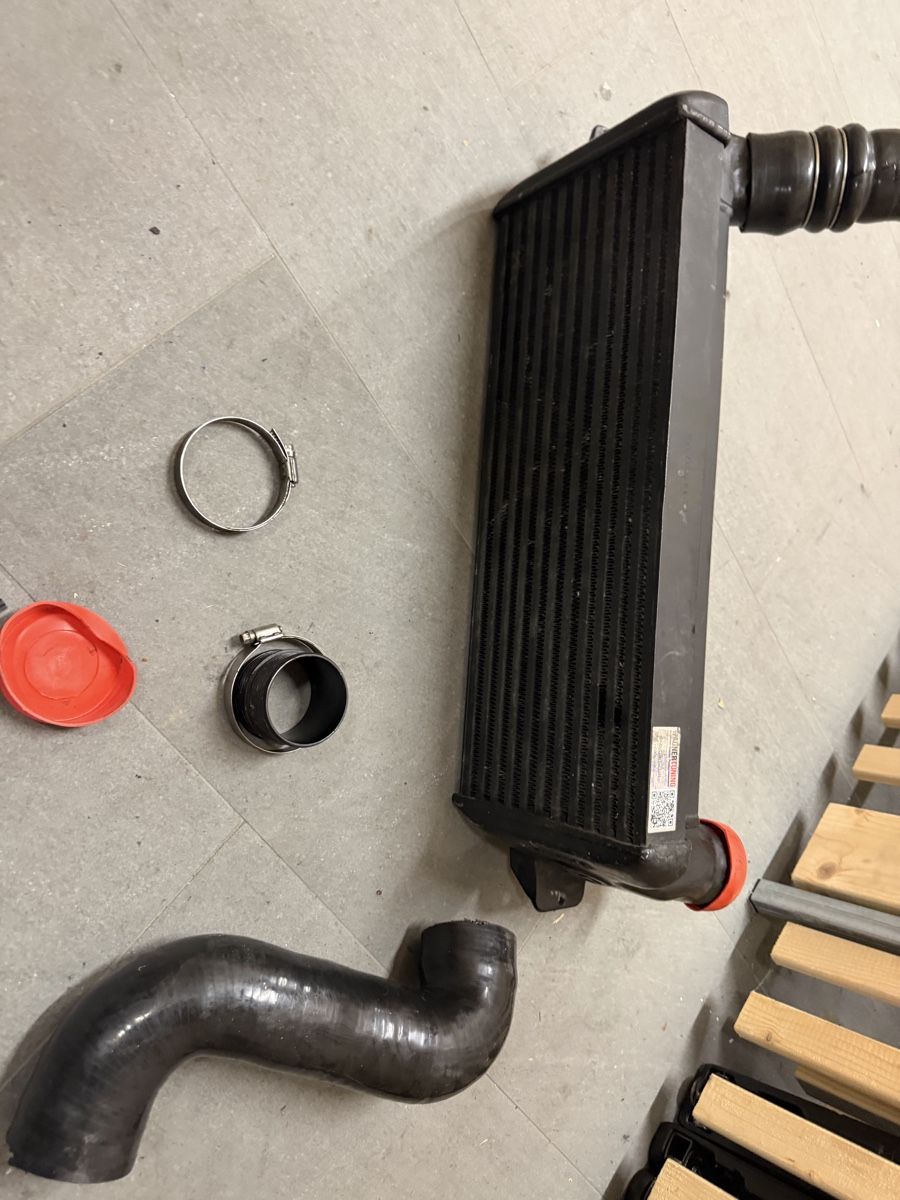 Tutti pezzi di ricambio auto: Intercooler wagner evo 2 n54 – Usato da Lausanne venduto da leo_66g7