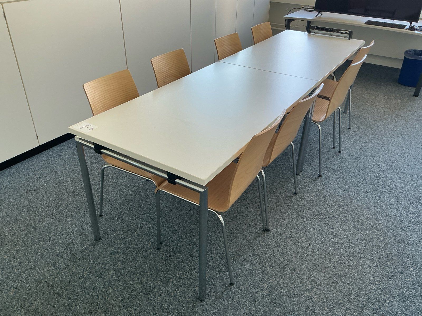 Scrivanie: Konferenzraumtisch mit 8 Stühlen – Usato da Zürich venduto da PIPM_Switzerland 2