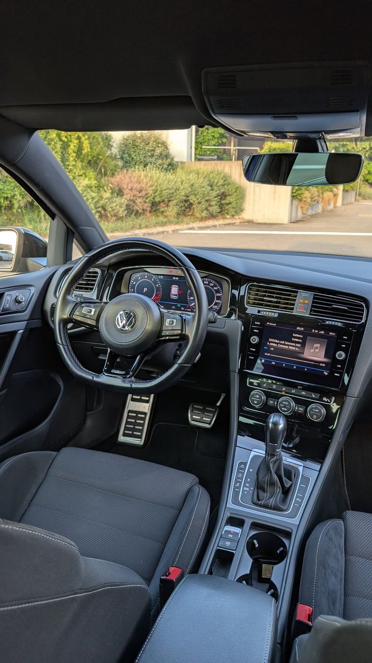 VW Automobili: VW Golf 7 R Variant 2.0 TSI DSG 4Motion – Usato da Winterthur venduto da mrwhiteheads 5