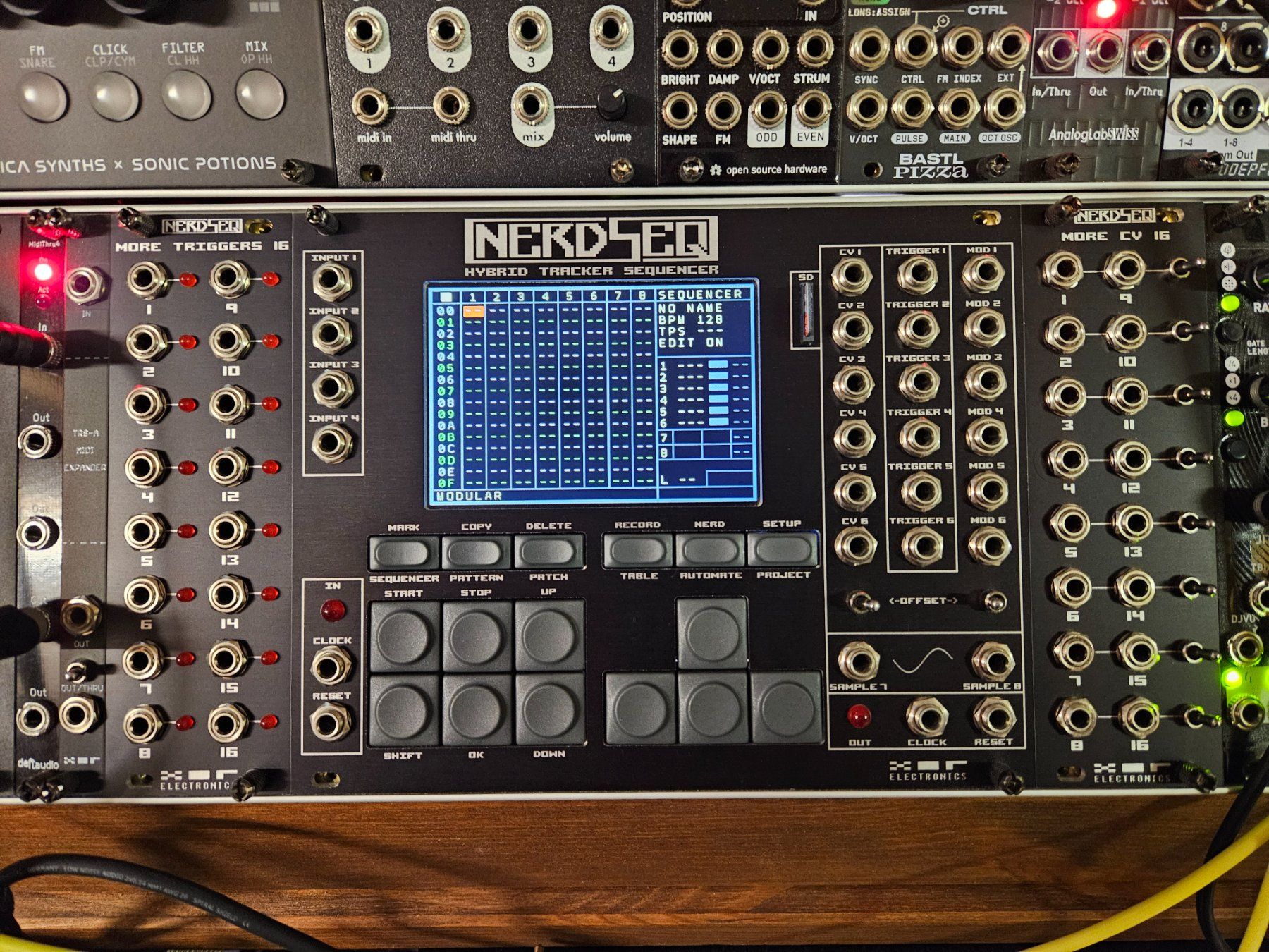 Instruments de musique: Eurorack - XOR NerdSeq + Expanders (Neuwertig + OVP) – D'occasion à Nussbaumen AG par YoGnomie