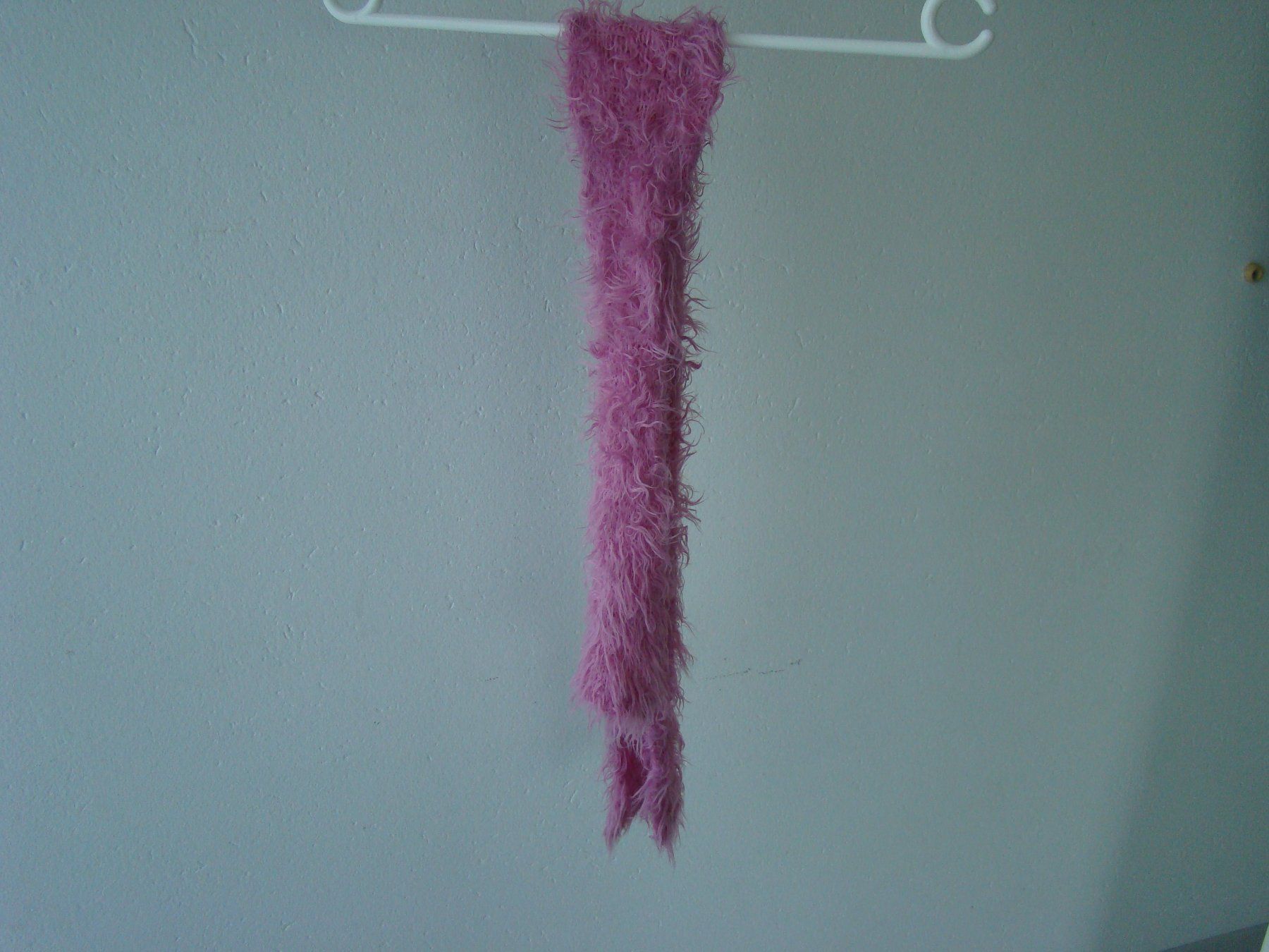 Foulards & écharpes: Schal rosa gestrickt, fransig – D'occasion à Malters par burzi