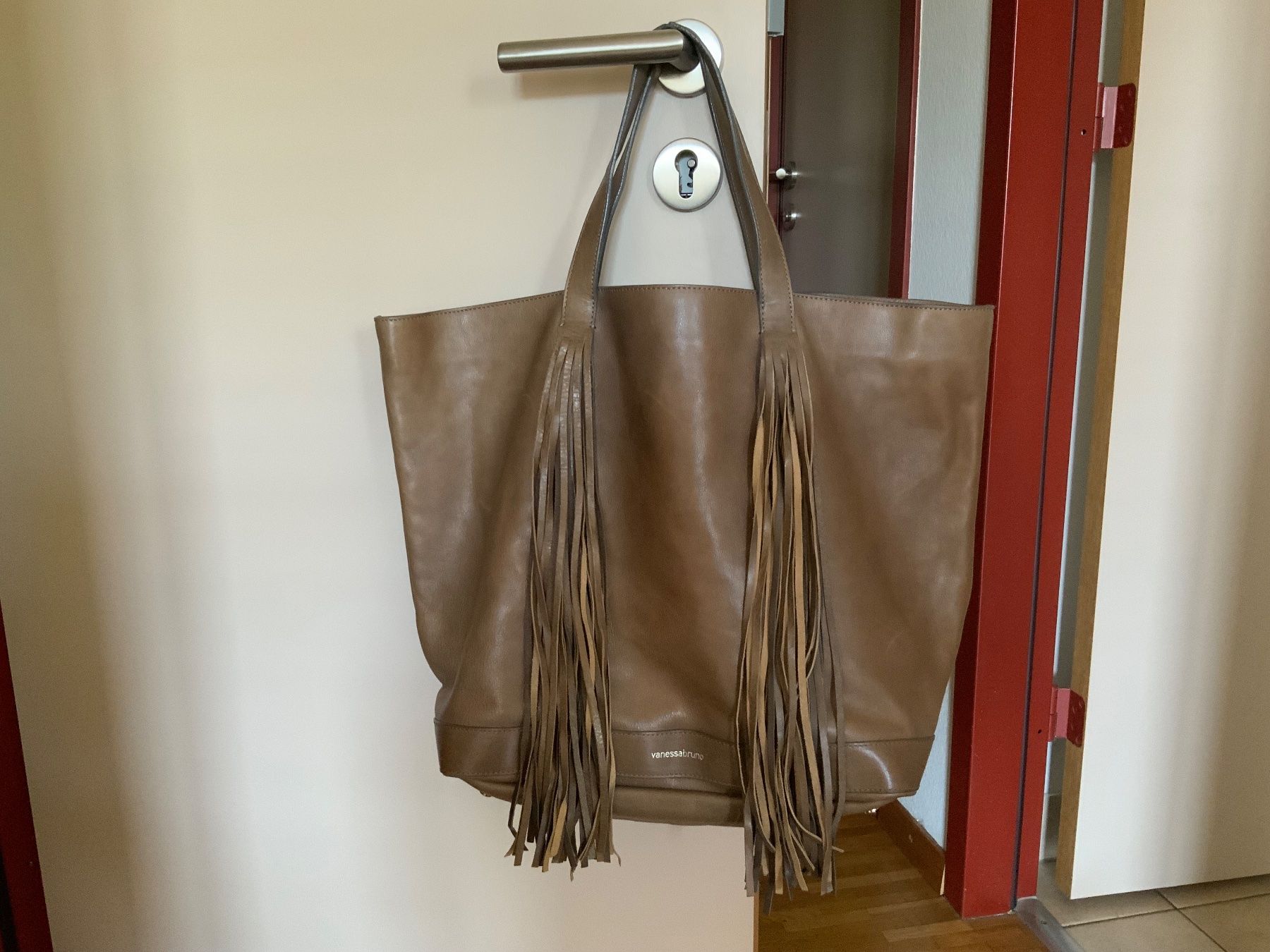 Vanessa Bruno Sacs femmes: Vanessa Bruno: sac à main “cabas” cuir – D'occasion à Genève par Taracolac20 1
