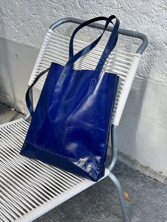 Freitag Tasche F160 Maurice mit Gold-Details, blau