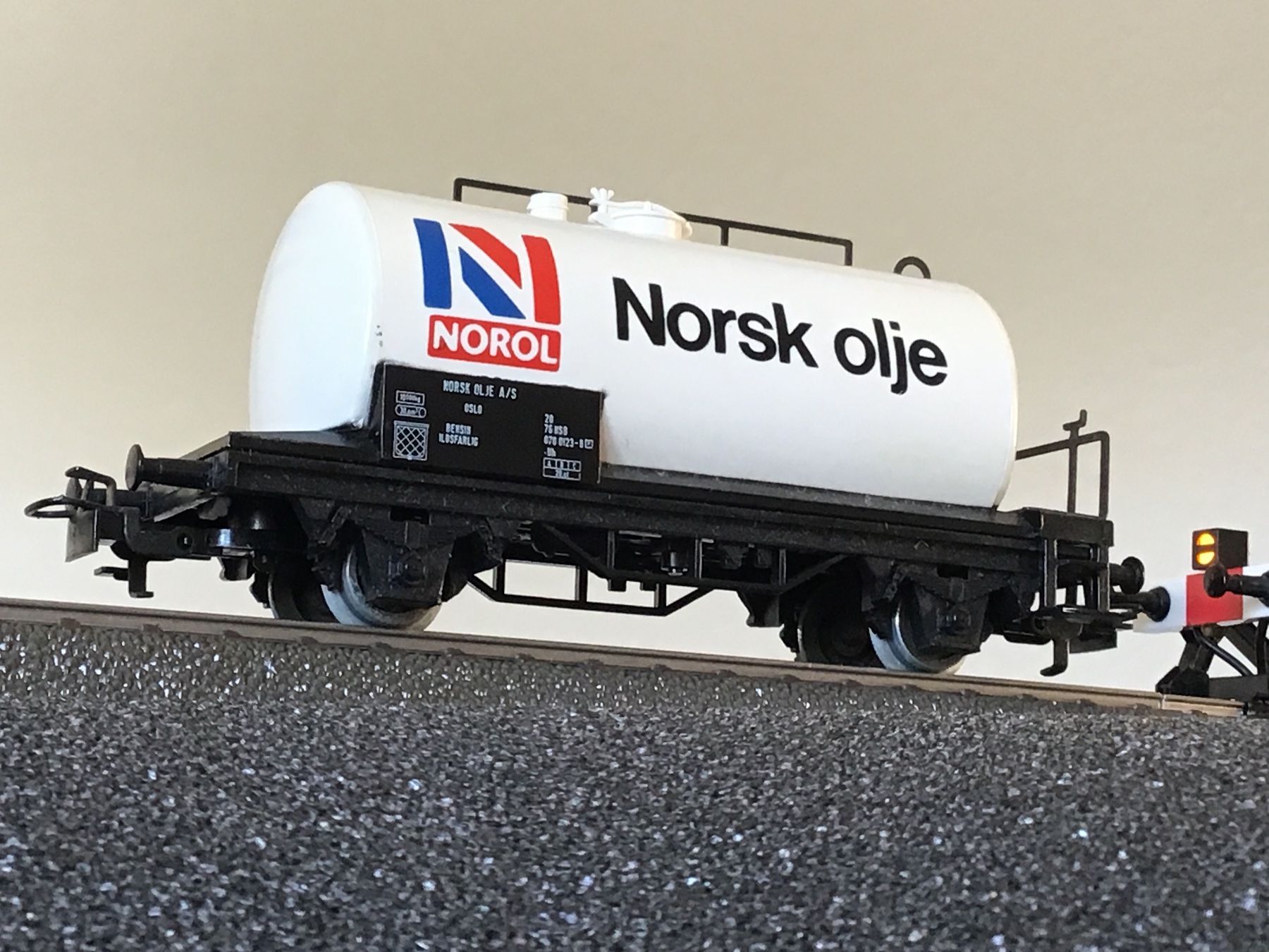 Märklin Modellini di ferrovie: MÄRKLIN 2X SILOWAGEN – Usato da Männedorf venduto da Modelle-aller-Art 2