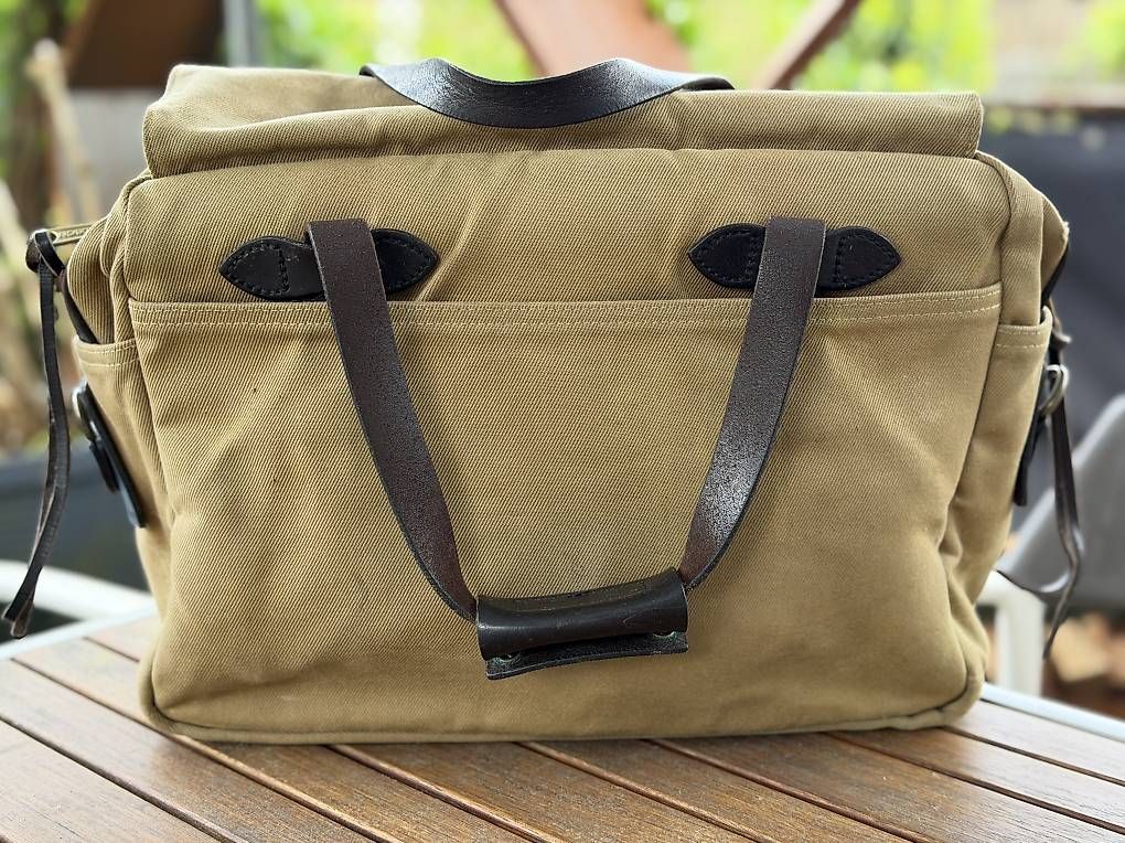 Borse: Filson 258 Rugged Twill Padded Computer Bag Tan – Usato da Buchs AG venduto da Anissja 1