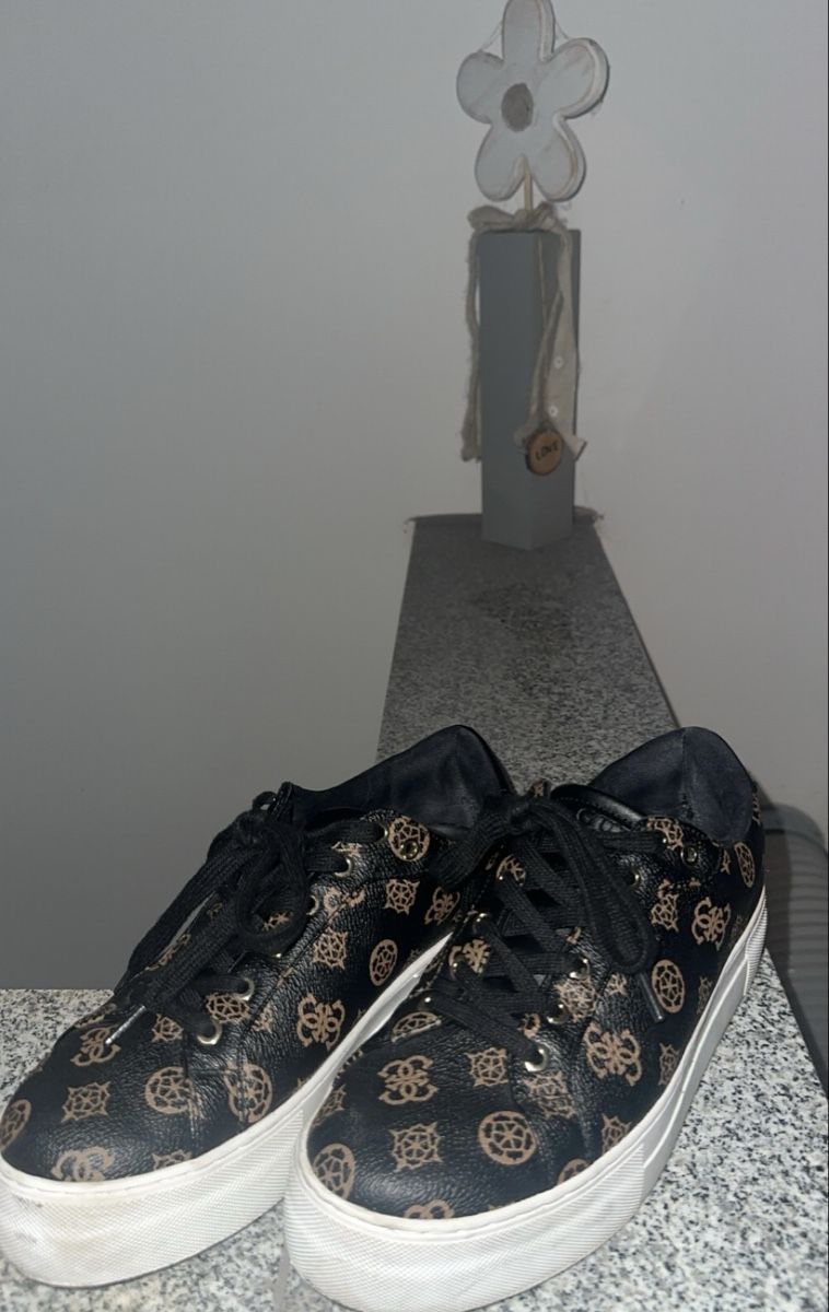 Guess Scarpe da uomo: Guess Sneaker Grösse 40 – Usato da Oftringen venduto da tola19