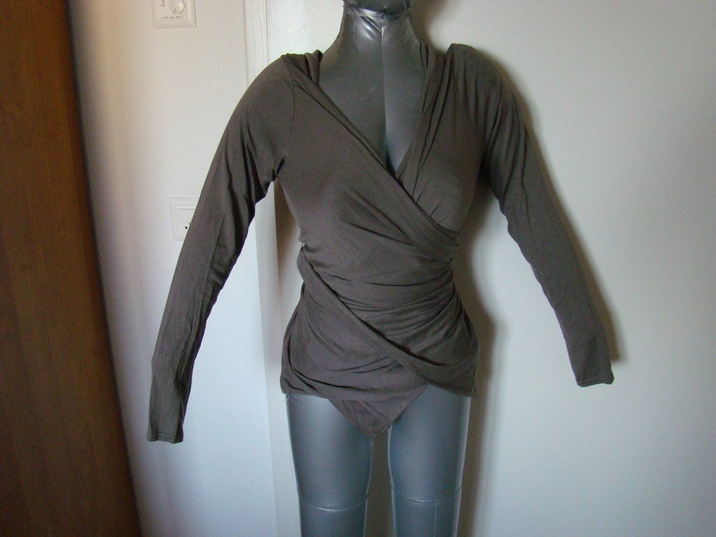 Gilets: Gilet - pull, transformable laura – Neuf avec emballage d'origine à Lussery-Villars par pousinete02