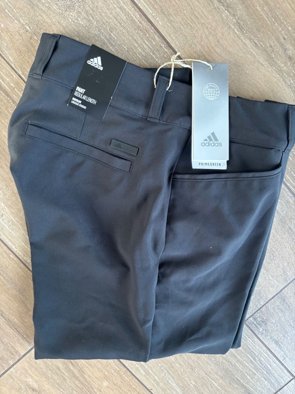 Adidas Pantaloni: 30_adidas golf_NEU_LP 90 sfr – Nuovo e nell'imballaggio originale da Versegeres venduto da kista 9