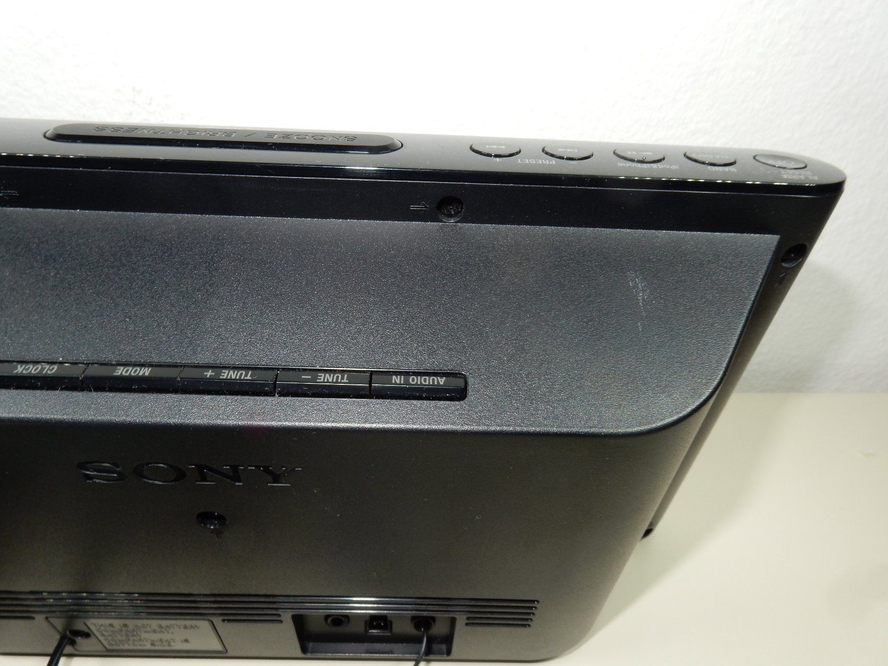 Docking station: **SONY ICF-DS15iP Radiowecker iPod/iPhone Docking Station** – Usato da Zürich venduto da Holzbolzen 9
