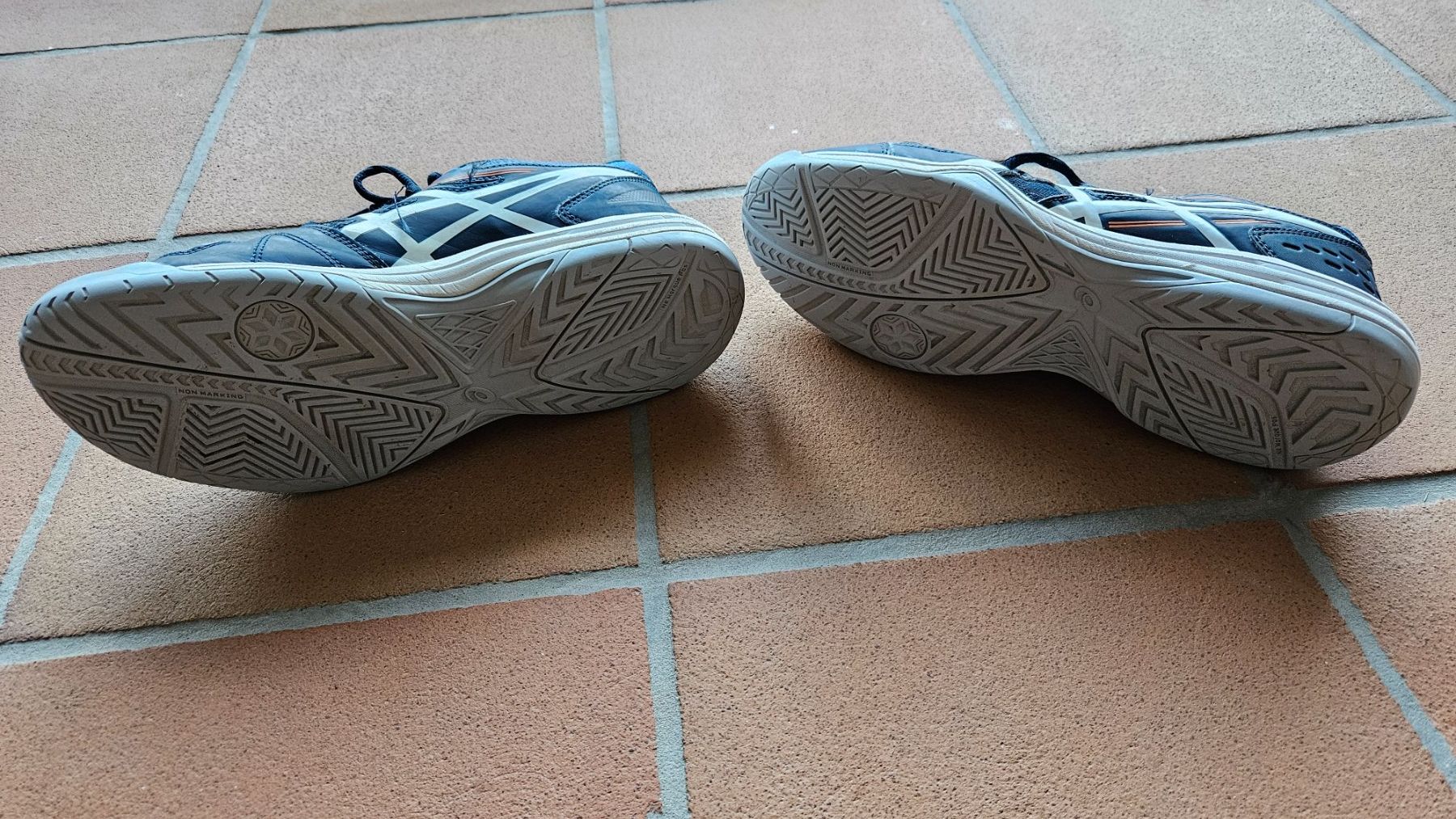 Asics Herrenschuhe: Asics Sportschuhe – Gebraucht aus Bubikon von diditoto 3