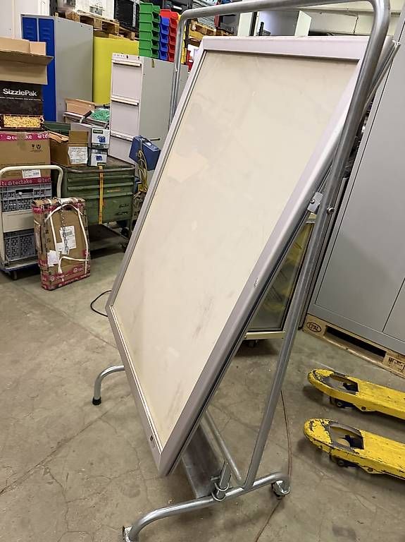 Ladenausstattungen & Messebau: grosser mobiler Plakatständer mit Wippfunktion – Gebraucht aus Necker von liq24 5