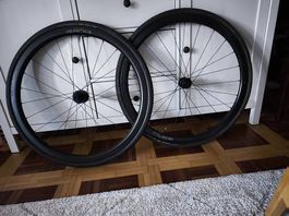 Roue route carbone