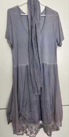 Sehr schönes Kleid mit Schal, Grösse L , Top Zustand!