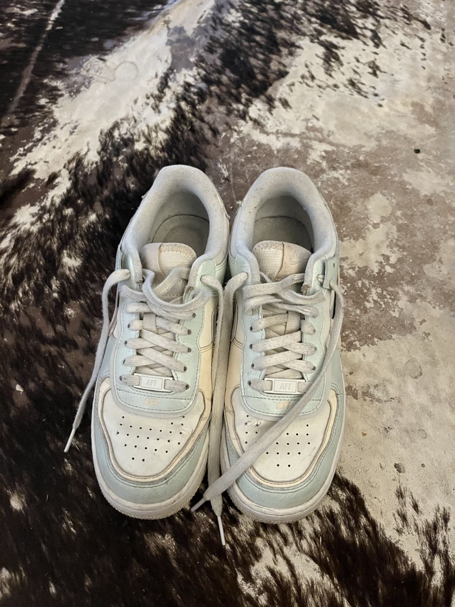 Nike Scarpe da donna: Nike air force One pointure 40 – Usato da Carouge GE venduto da Valou1976