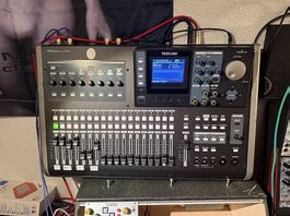 Tascam DP-24SD Portastudio